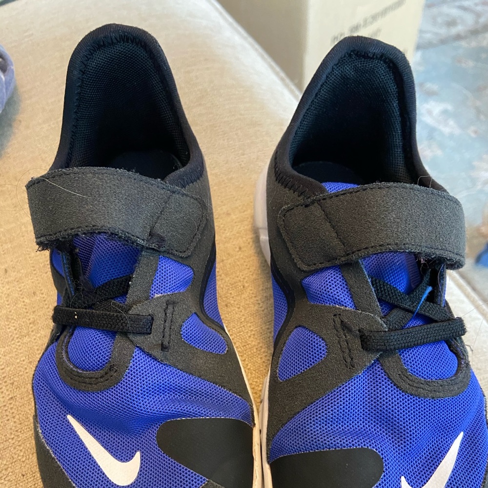 Nike tennis shoes